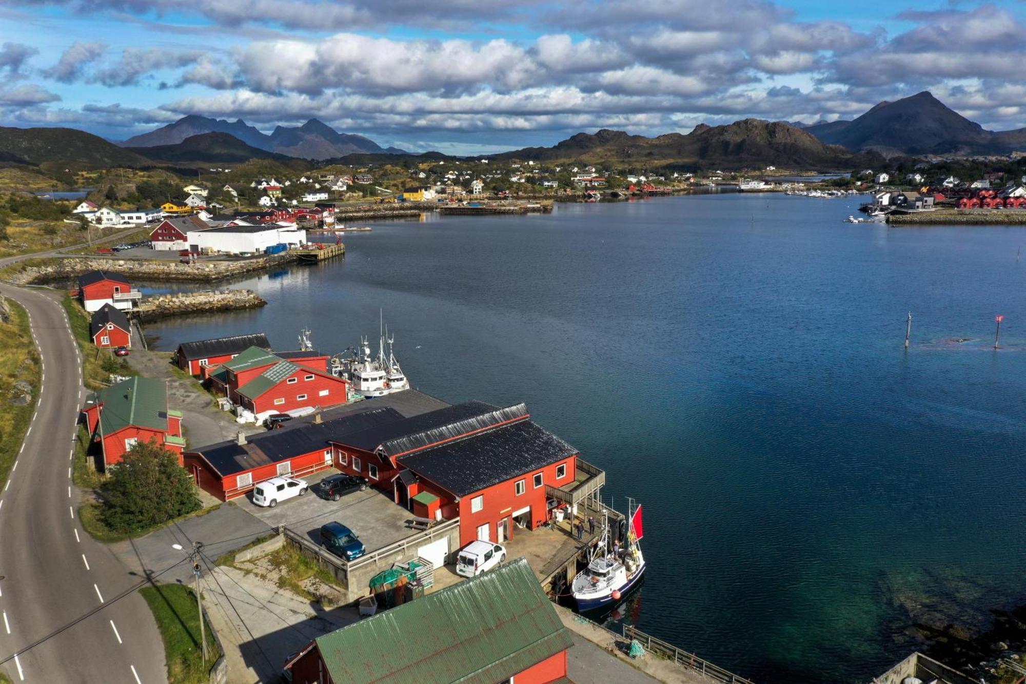 Fish Factory -The Real Lofoten Experience Баллстад Екстер'єр фото